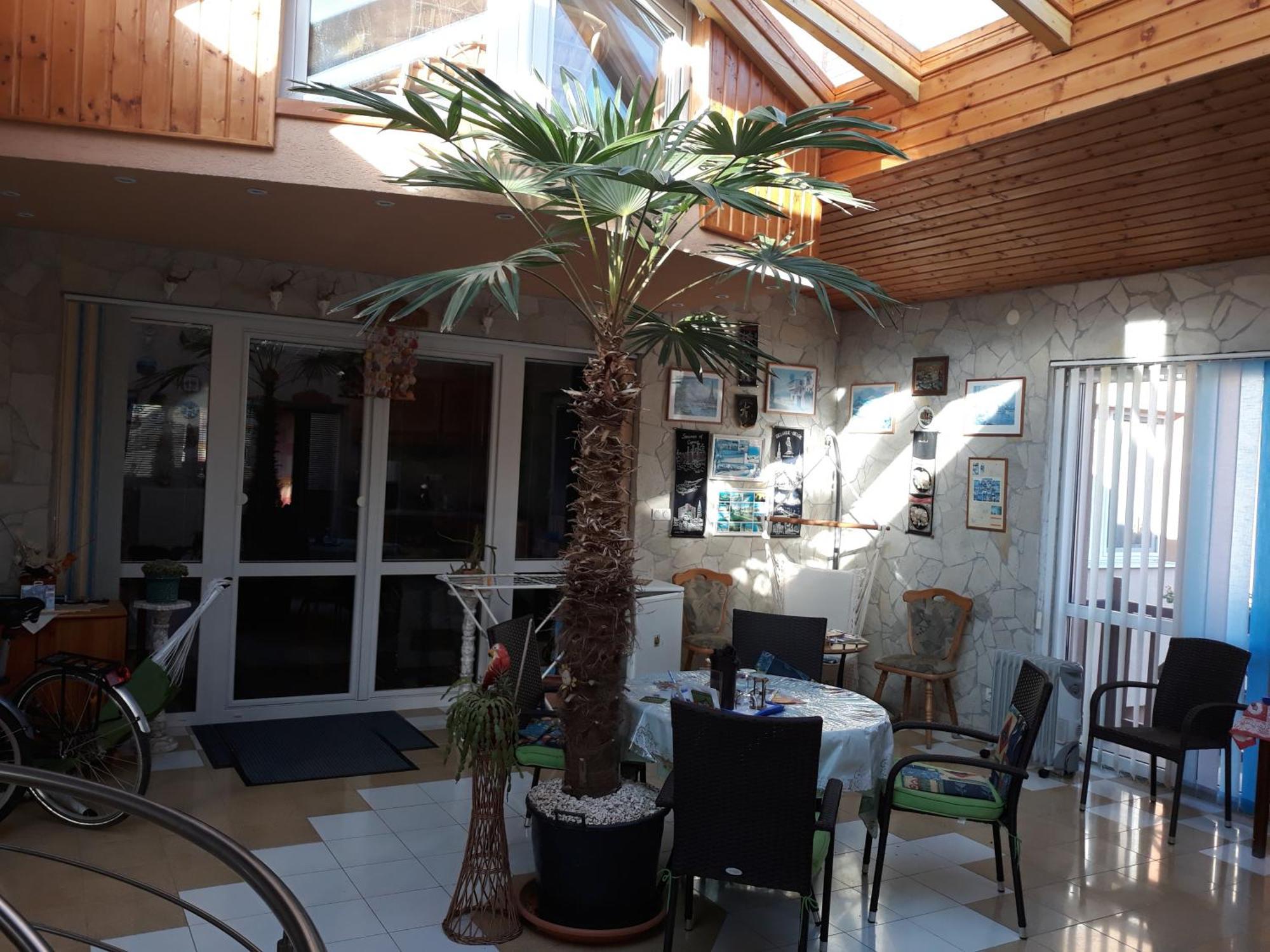 Kenezy Lux Apartman Vendeghaz ハイデゥソボスロー エクステリア 写真