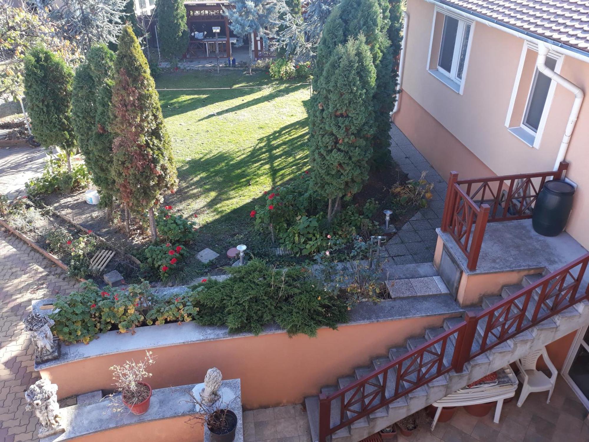 Kenezy Lux Apartman Vendeghaz ハイデゥソボスロー エクステリア 写真
