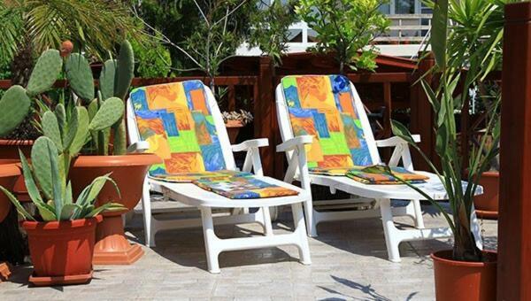 Kenezy Lux Apartman Vendeghaz ハイデゥソボスロー エクステリア 写真